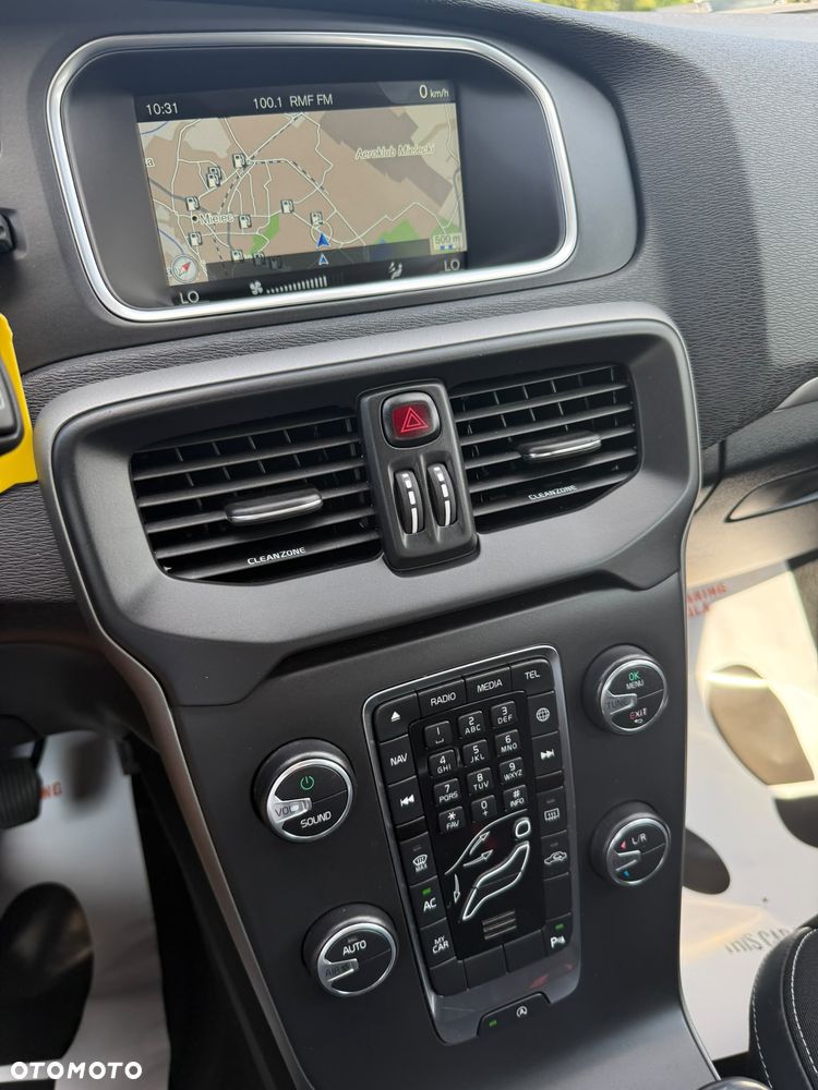 Volvo V40 D2 Momentum - 10