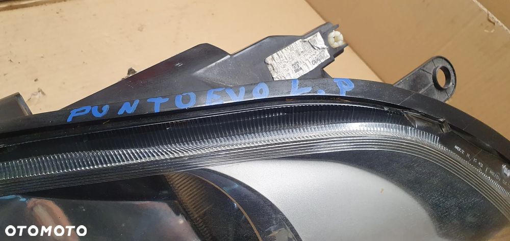 Lampa lewy przód przednia lewa Fiat Punto EVO - 10