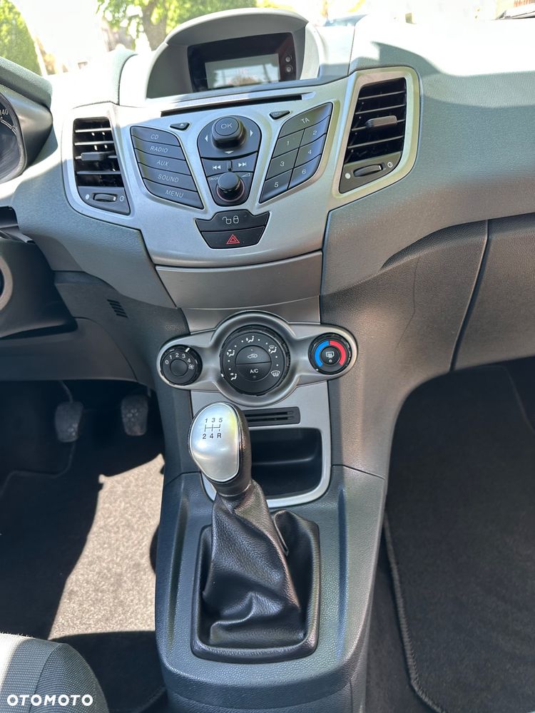 Ford Fiesta 1.25 Celebration - 20