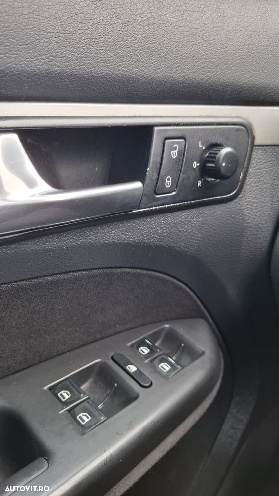 Volkswagen Touran 1.9 TDI Highline - 9