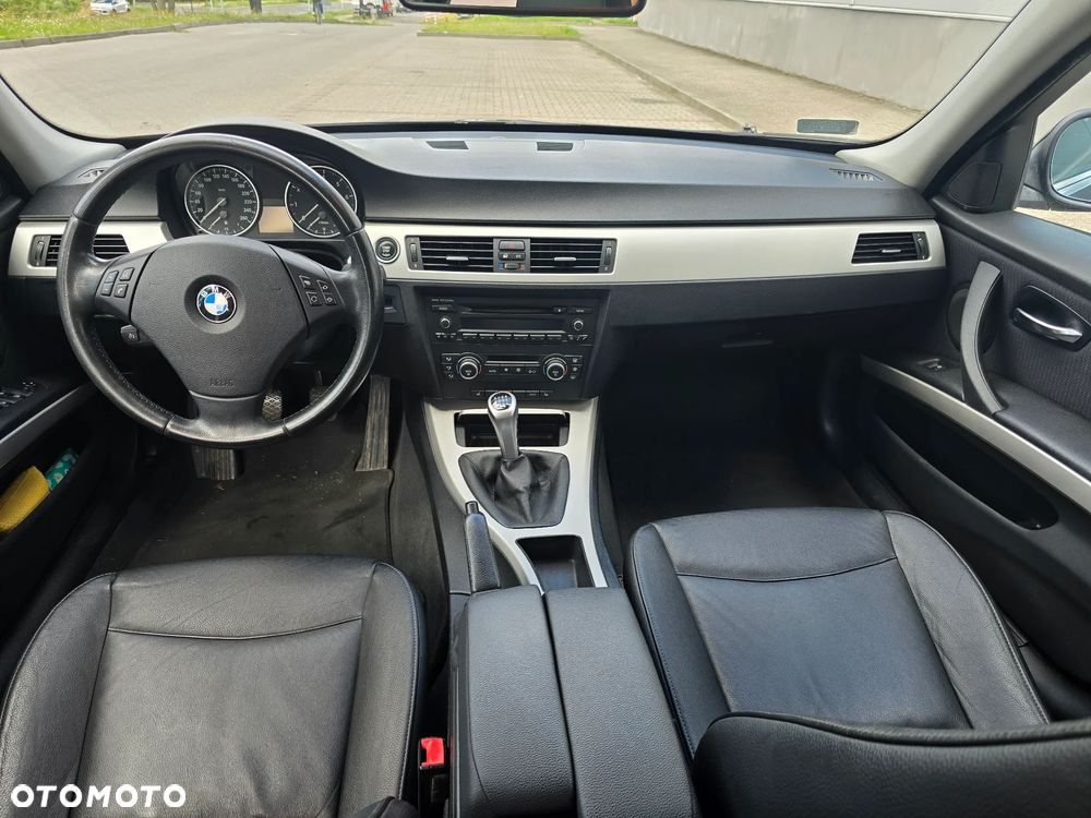 BMW Seria 3 320i - 5