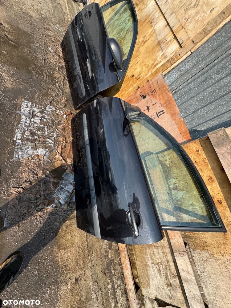 Seat Ibiza 3 czarne czarne zderzak przód przedni   Drzwi prawe lewe przednie 3 drzwiowy -300zl sztuka  Błotnik prawy prawy przedni -250 sztuka  Klapa tył tylna klapa bagażnika 300zl  Maska -300 zł  Lampy przedni przód prawa lewa -150 sztuka  Lampy tylnie  50 zł sztuka  Pas przedni 1.2 benzyna klima -300zl   Szybka wysyłka paragon faktura - 9