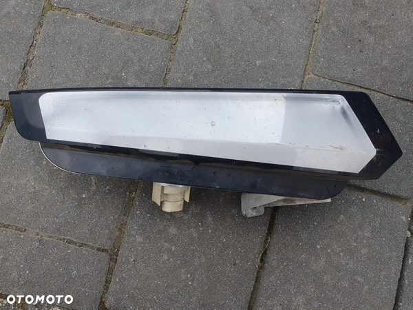 reflektor KIERUNKOWSKAZ RH IVECO DAILY 5801874639