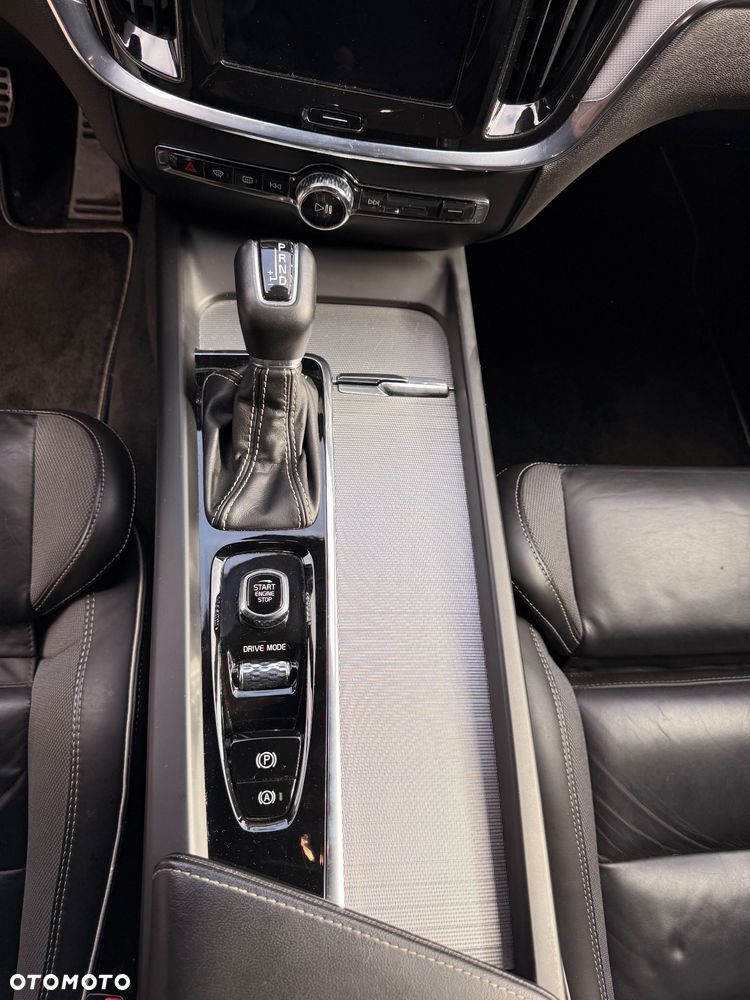 Volvo V60 D4 R-Design - 22