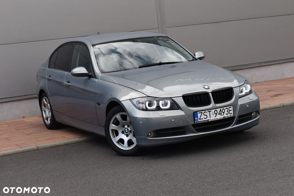 BMW Seria 3 320i - 32