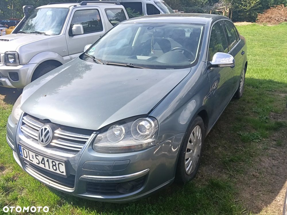 Volkswagen Jetta - 1