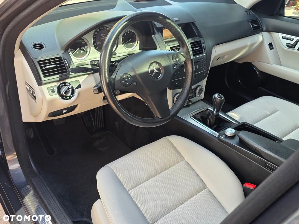Mercedes-Benz Klasa C 280 Avantgarde Sport Edition + - 34