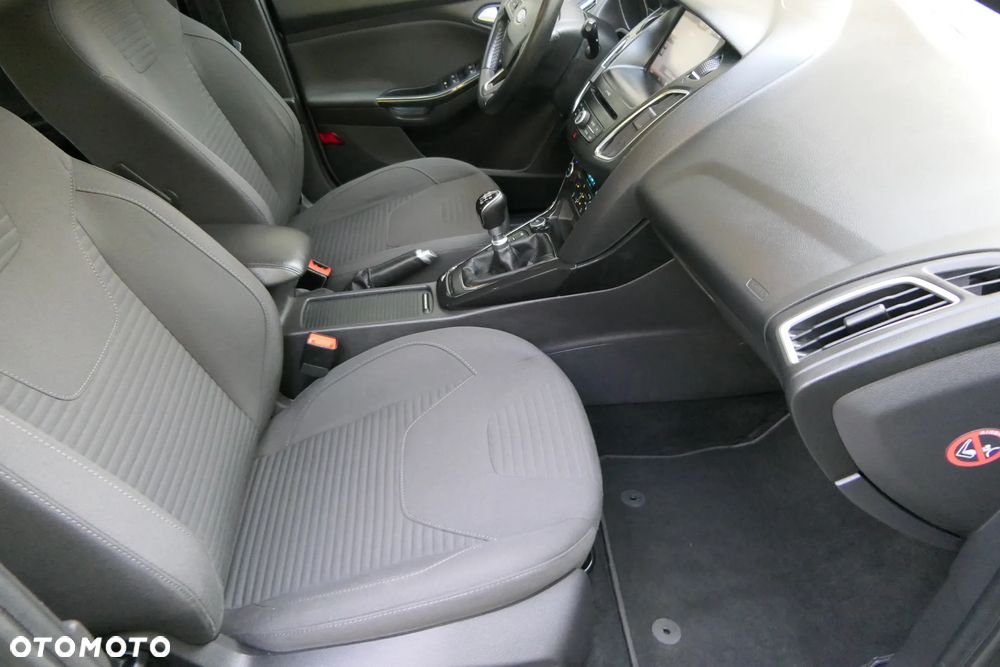 Ford Focus Turnier 1.5 EcoBlue Start-Stopp-System TITANIUM STYLE - 22