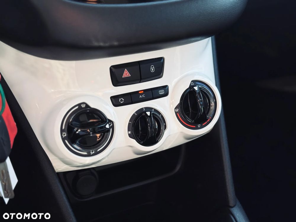 Peugeot 208 82 VTI Style - 24