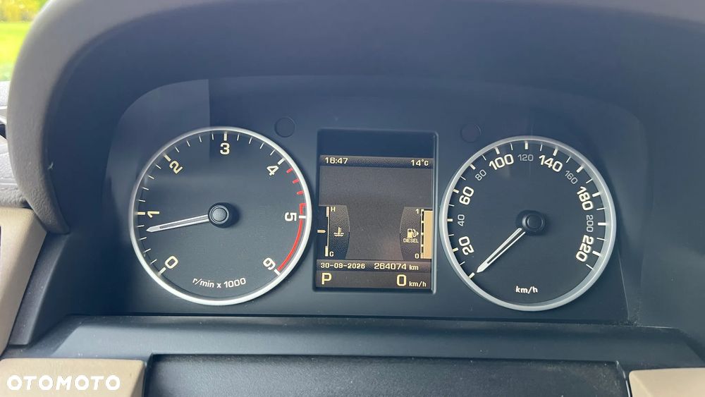 Land Rover Discovery 3.0D V6 HSE - 9