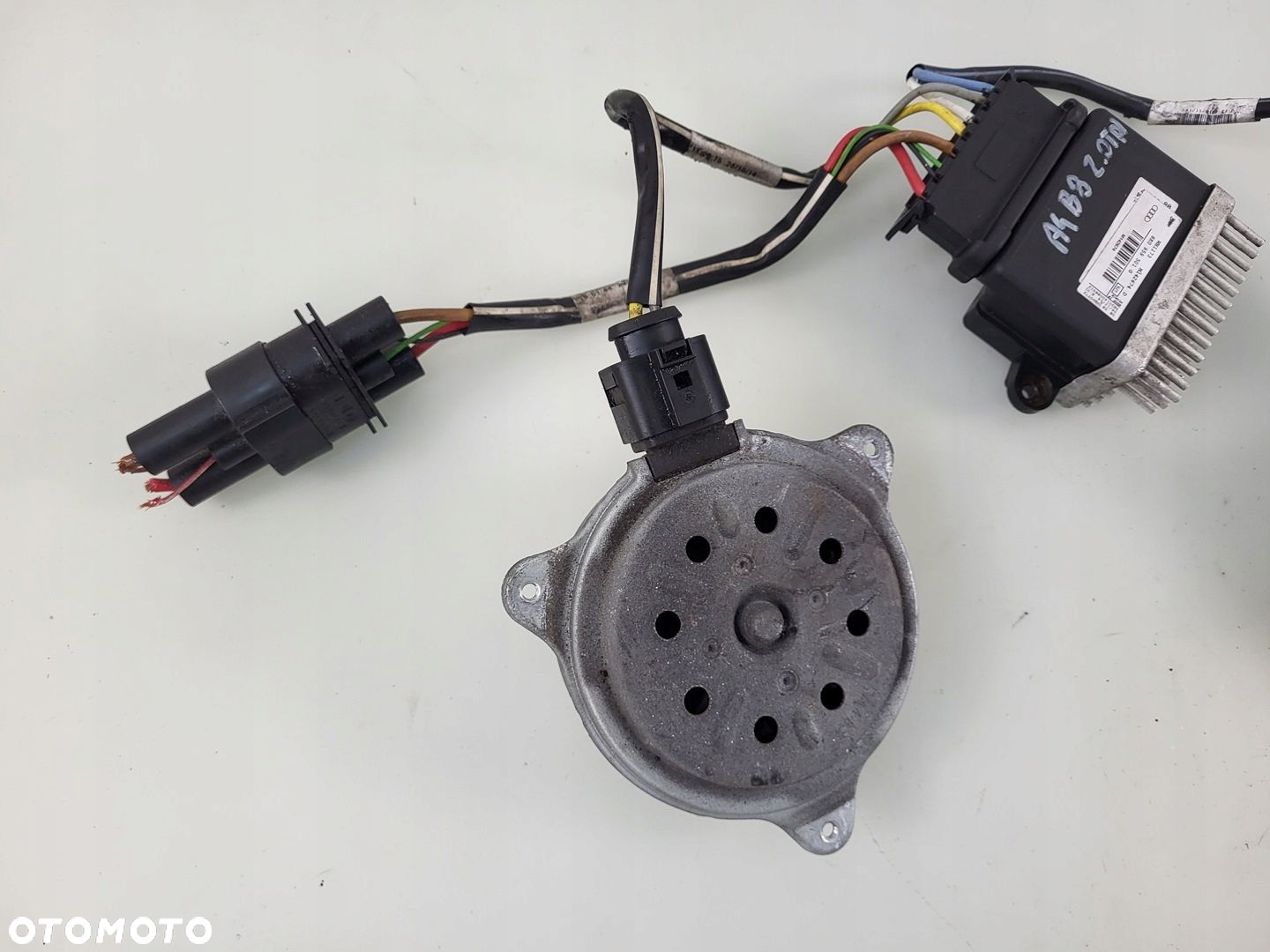 AUDI A4 B8 LIFT 2.0 TDI MODUŁ WENTYLATORÓW PRZEKAŹNIK SILNIK WENTYLATORA - 2