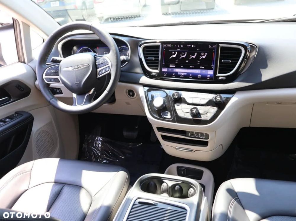 Chrysler Pacifica - 6