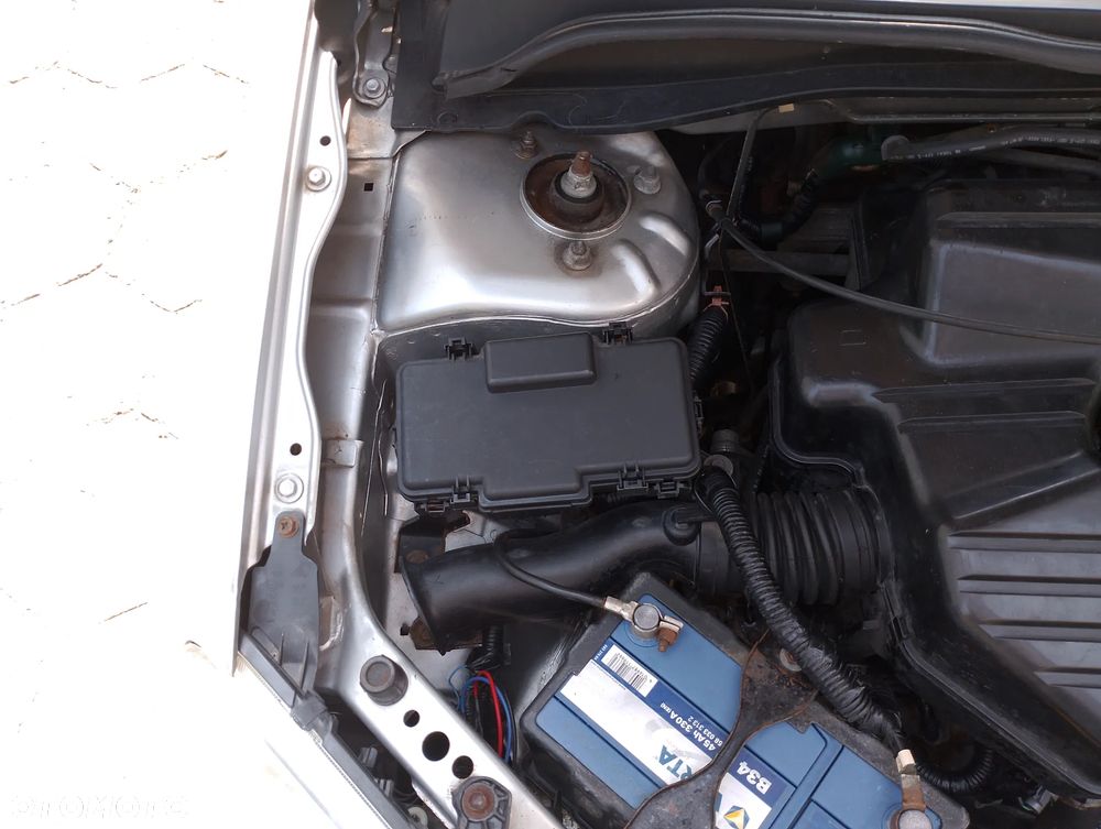 Honda Civic 1.6i ES - 16