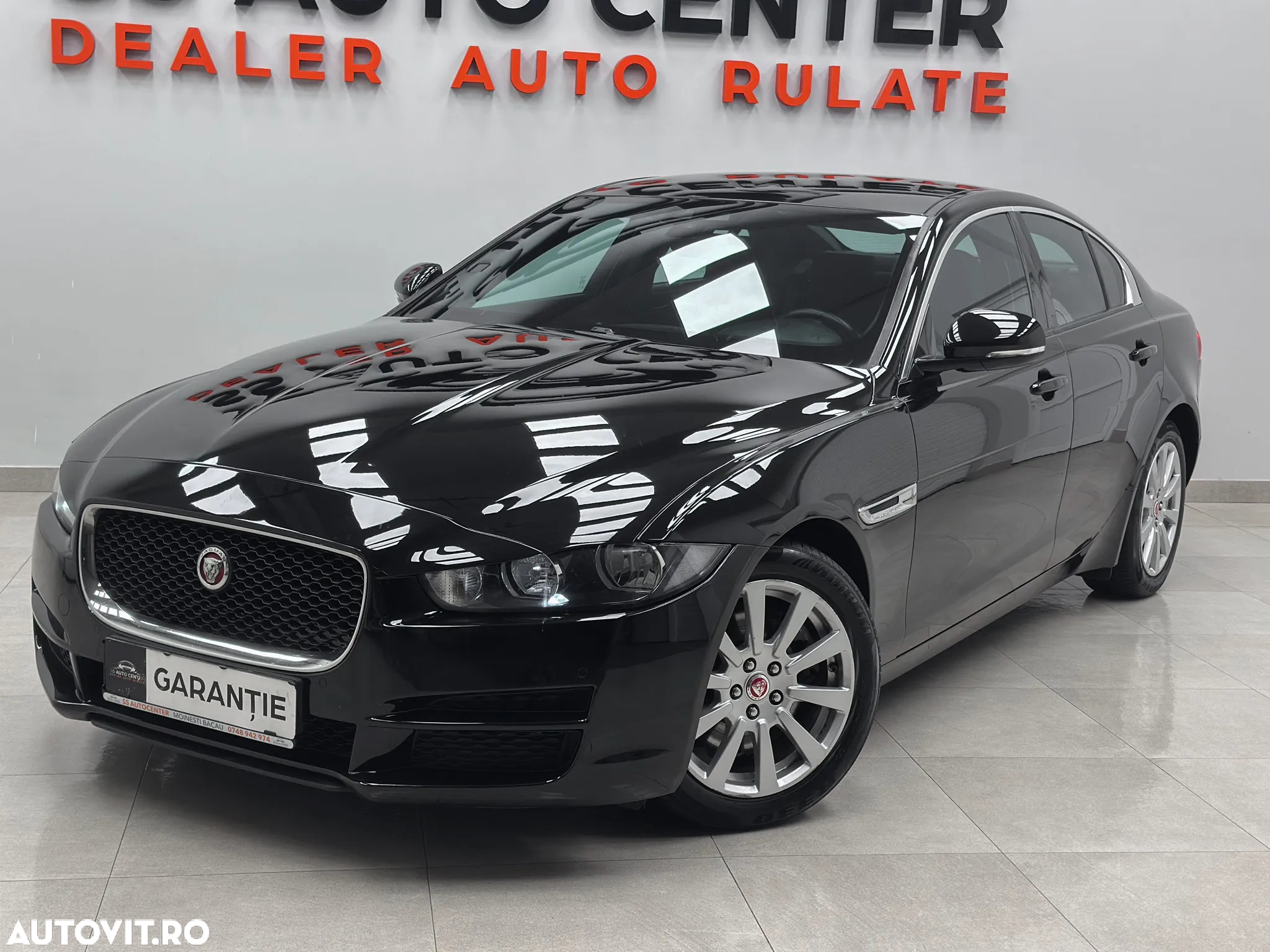 Jaguar XE 2.0 Pure - 10