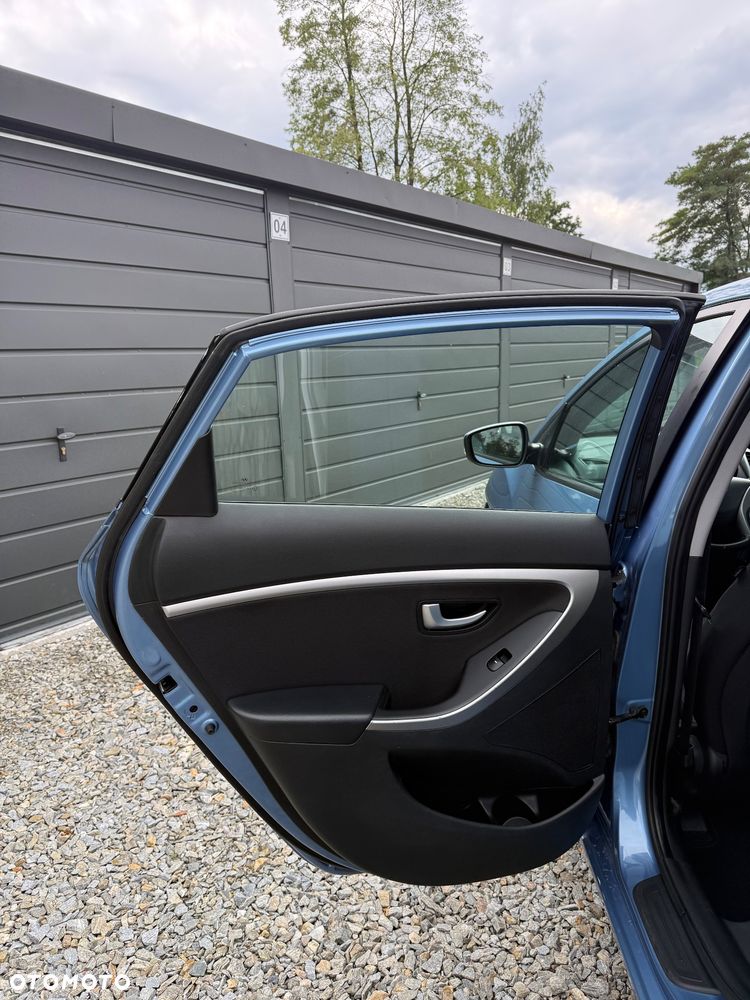 Hyundai i30 blue 1.6 GDI Passion - 15