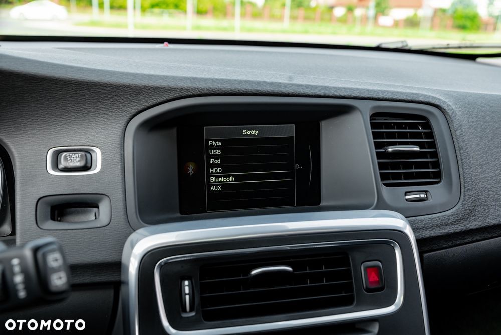 Volvo V60 D6 AWD Plug-in Hybrid Summum - 32