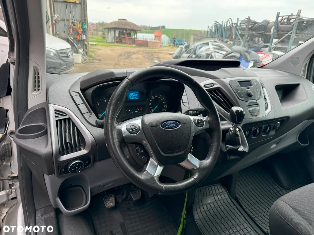 Ford CUSTOM - 14