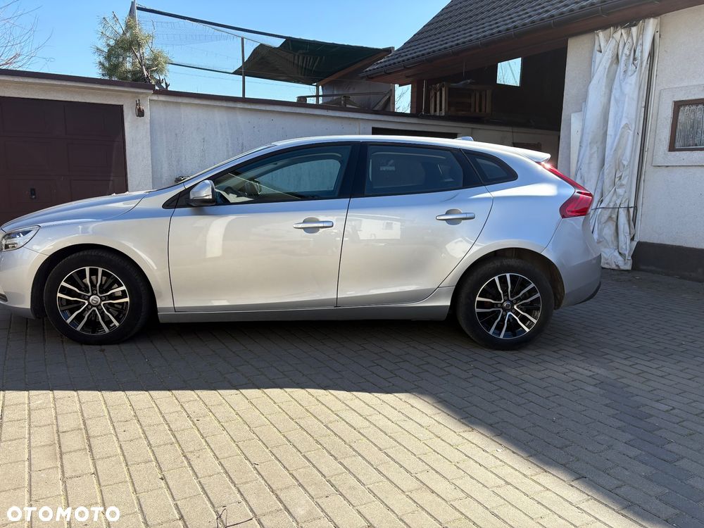 Volvo V40 T2 - 8