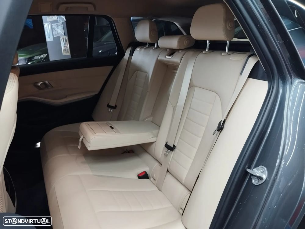 BMW 318 d Touring Auto - 16