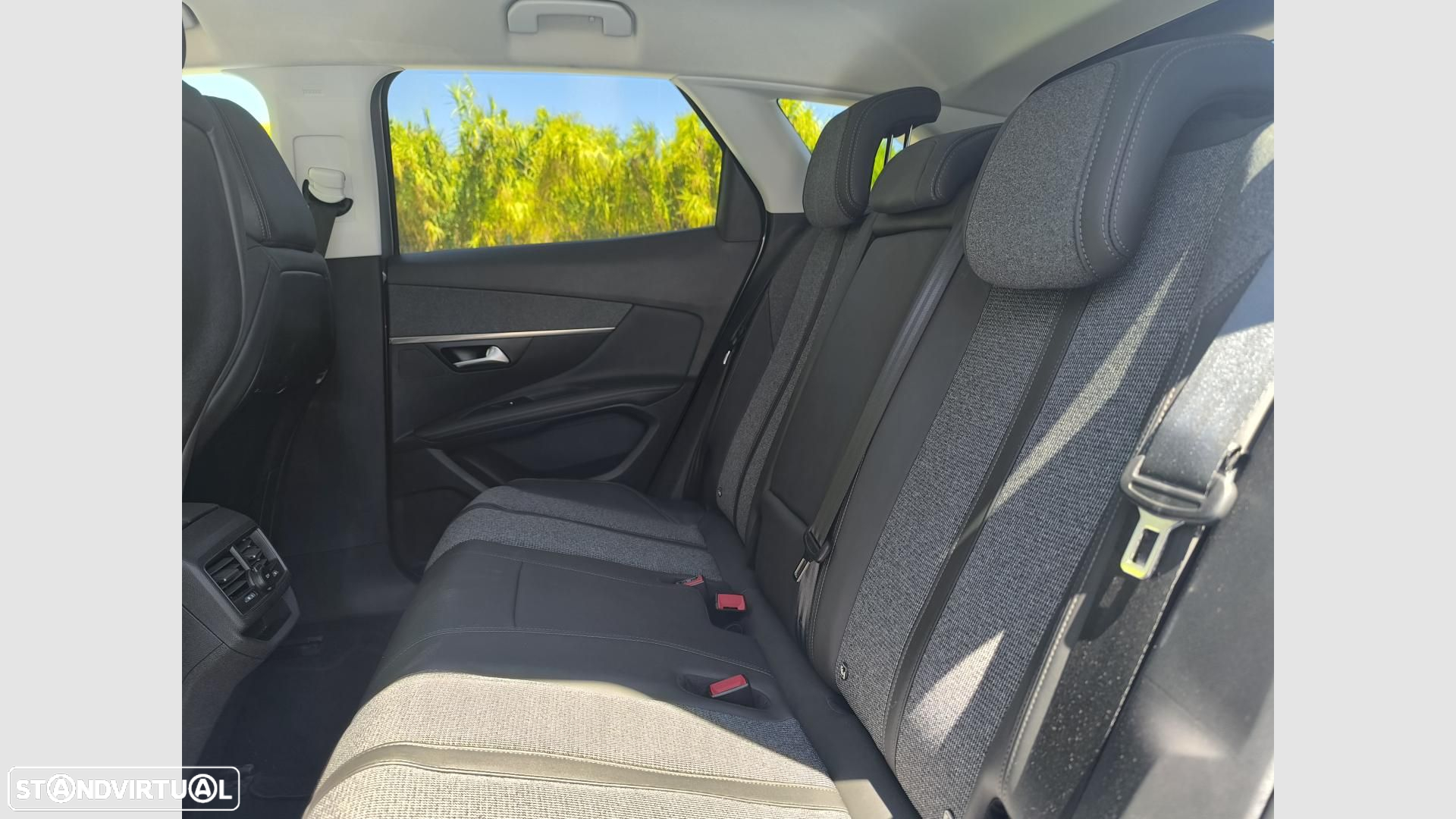 Peugeot 3008 1.6 Hybrid Allure e-EAT8 - 12