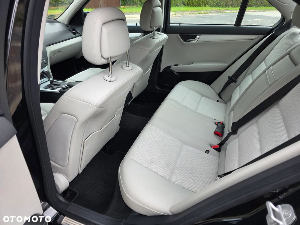 Mercedes-Benz Klasa C 180 CGI Automatik BlueEFFICIENCY Avantgarde - 7