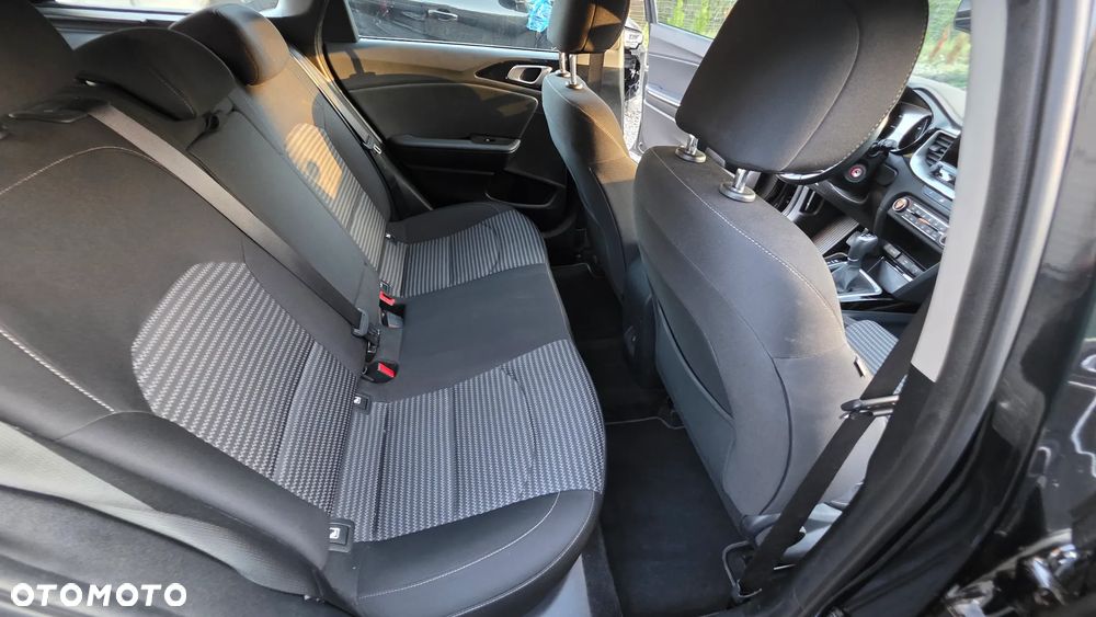Kia Ceed 1.6 CRDi mHEV M - 20