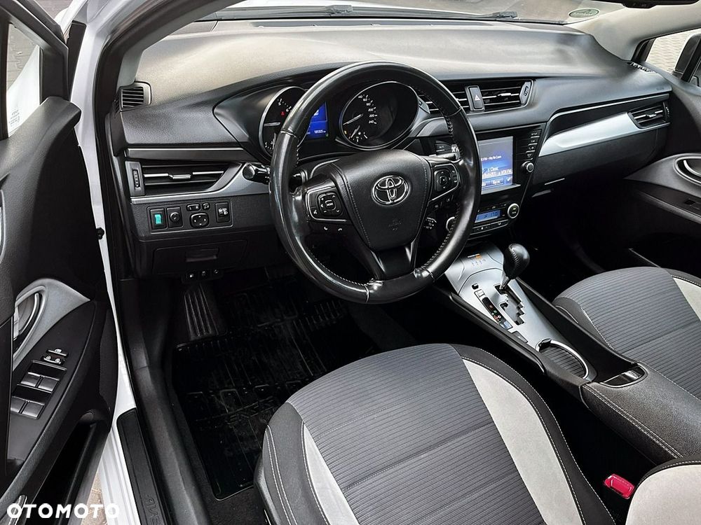 Toyota Avensis - 17