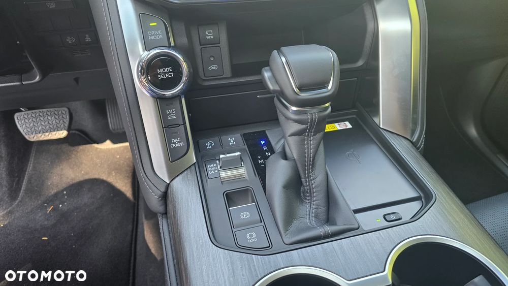 Toyota Land Cruiser - 4