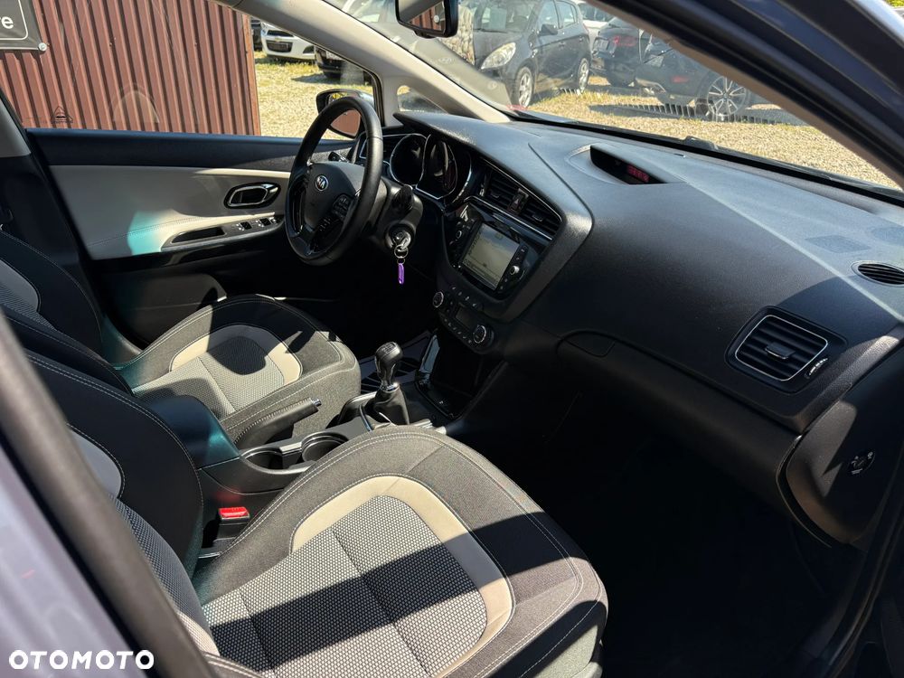 Kia Ceed 1.6 CRDi 136 ISG Platinum Edition - 28
