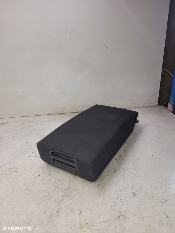 PODŁOKIETNIK KANAPY TYŁ AUDI A4 B6 B7 WELUR - 1