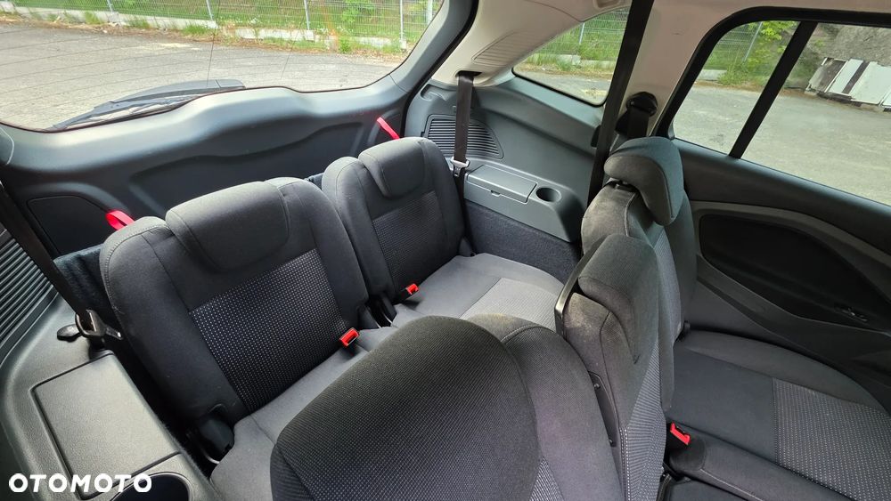 Ford Grand C-MAX - 12