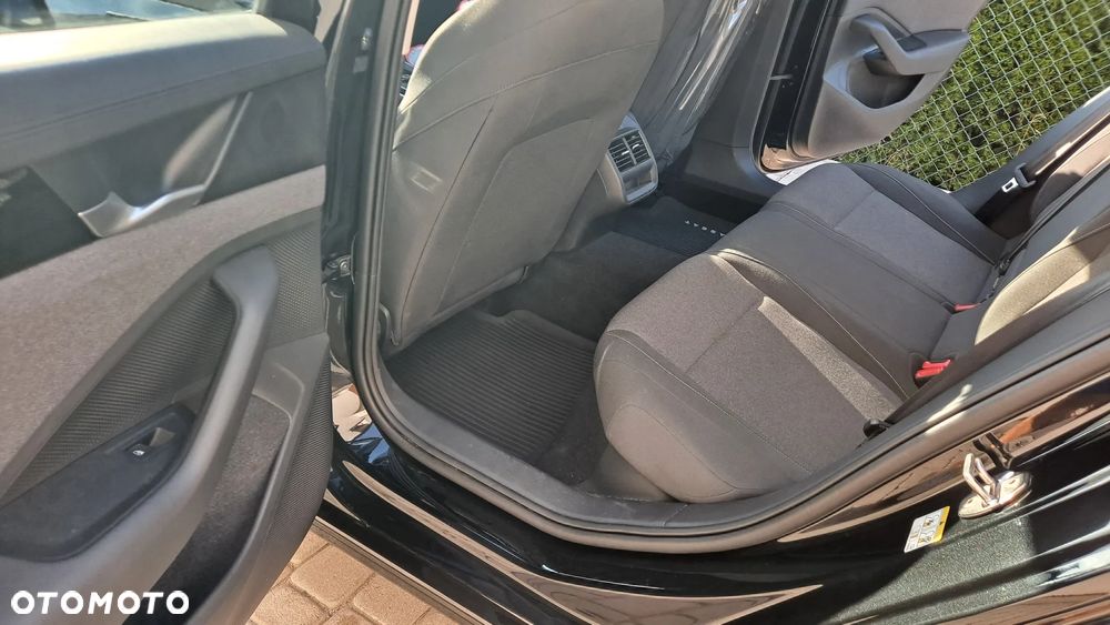 Volkswagen Passat - 8