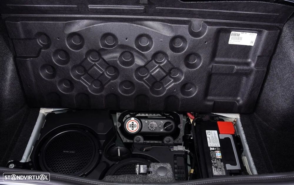 Dodge Challenger Auto SRT Hellcat - 14