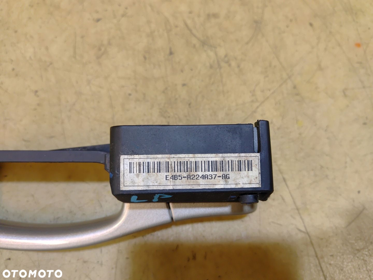 FORD KA PLUS KLAMKA LEWY PRZÓD LAK.WHITE GOLD E4B5A224A37AG - 4