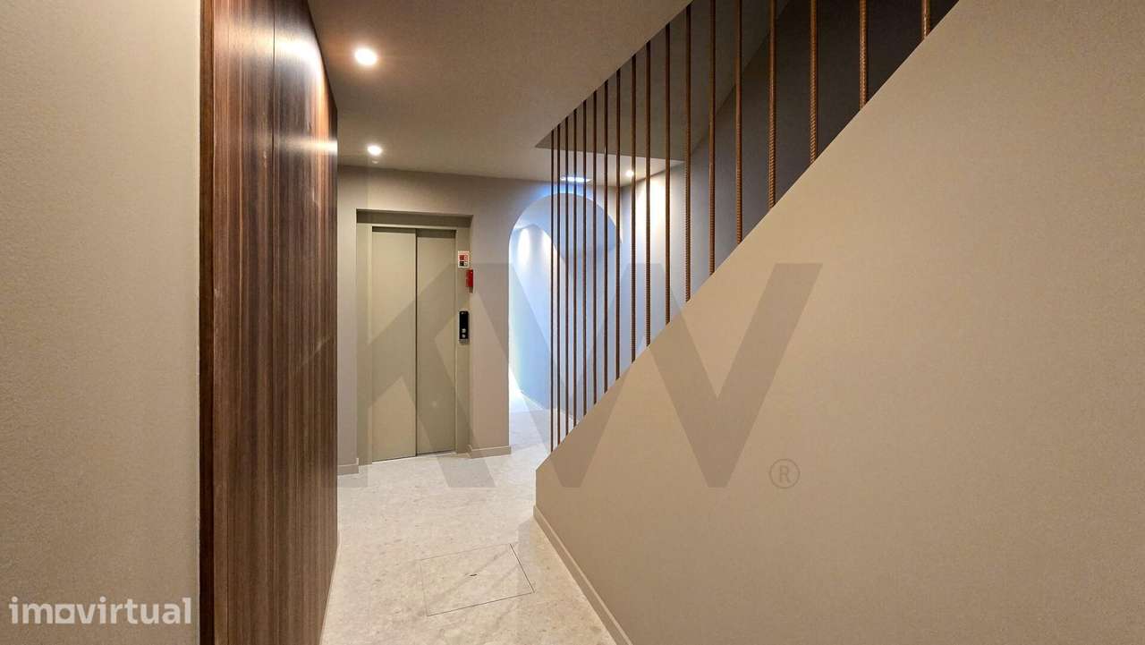 Apartamento T0 (Fraçao D) área bruta 52,4m2, área útil 34,75m2  – Rua - Grande imagem: 4/16