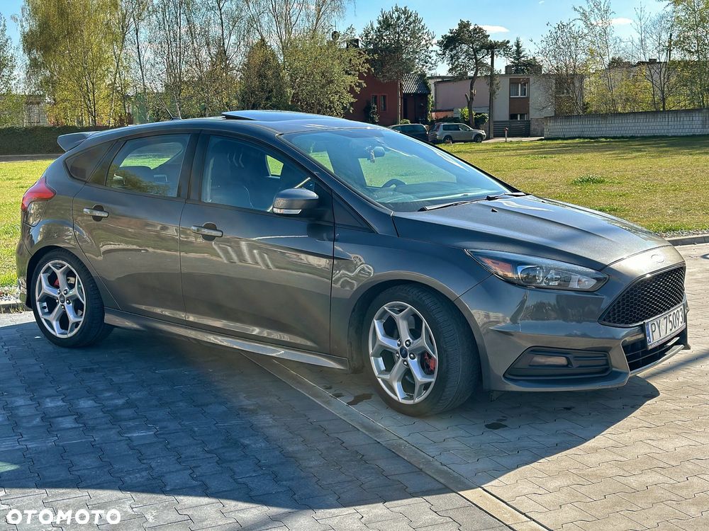 Ford Focus 2.0 EcoBoost ST mit Leder-Sport-Paket - 18