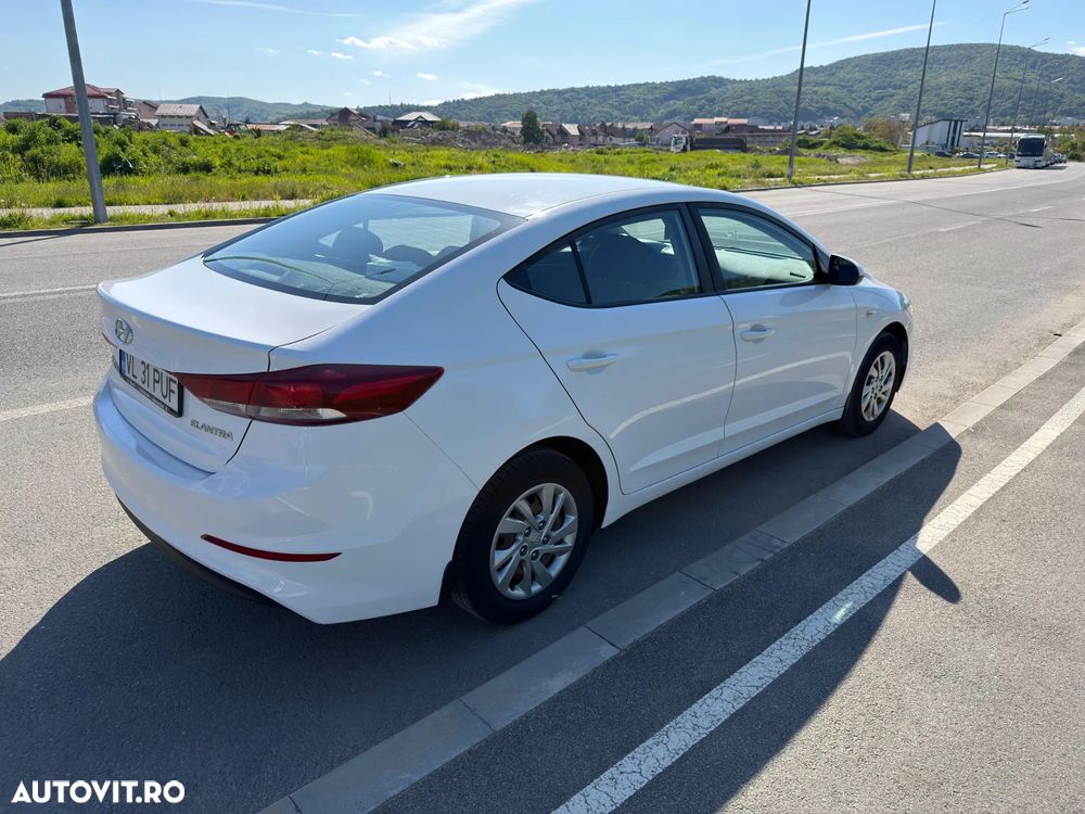 Hyundai Elantra 1.6 CRDI Comfort - 3