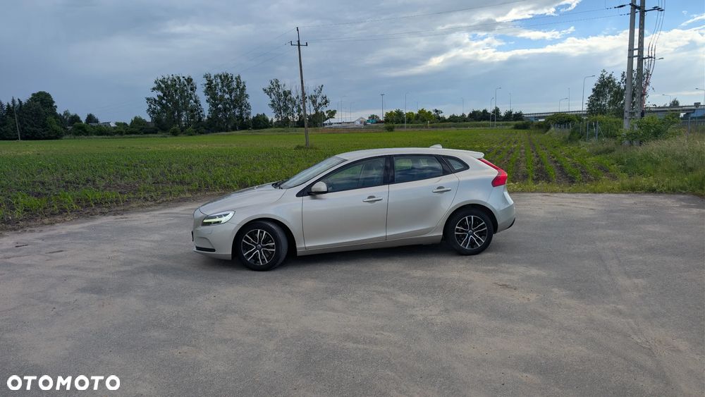 Volvo V40 D2 Drive-E Momentum - 1