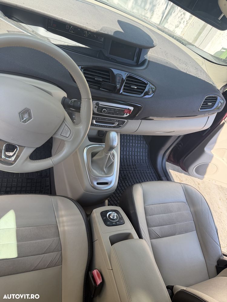 Renault Grand Scenic - 11