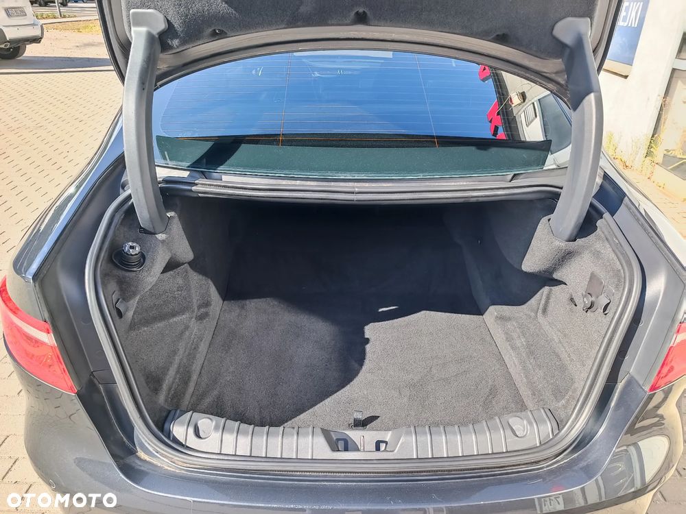 Jaguar XF 20d R-Sport Ingenium Edition - 36