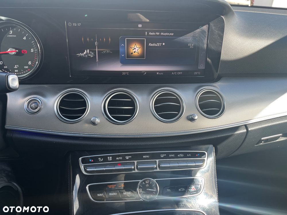 Mercedes-Benz Klasa E 220 d 4-Matic 9G-TRONIC - 12