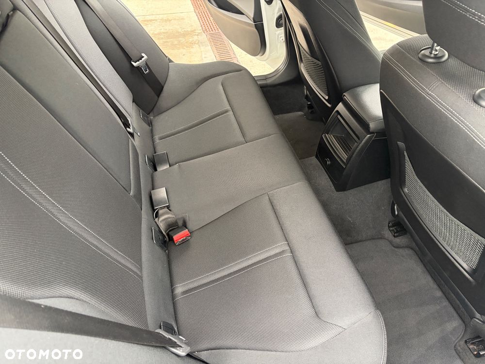 BMW Seria 1 118i Sport Line Shadow - 11