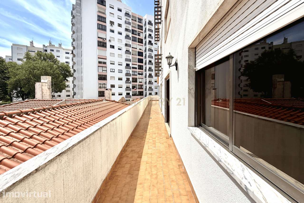 Apartamento T4 com Terraço e Garagem, Massamá - Grande imagem: 5/25