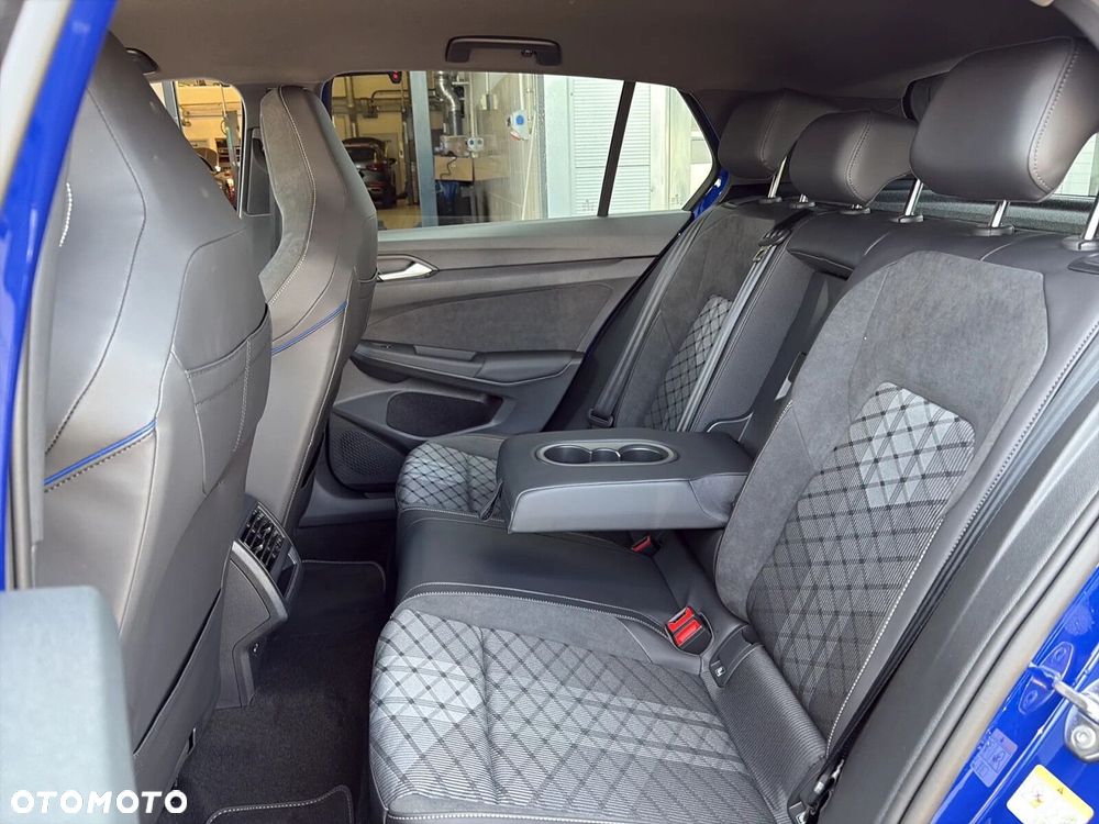 Volkswagen Golf 1.5 eTSI mHEV R-Line Plus DSG - 25
