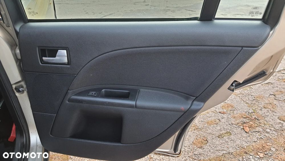 Ford Mondeo 2.0 Trend - 37