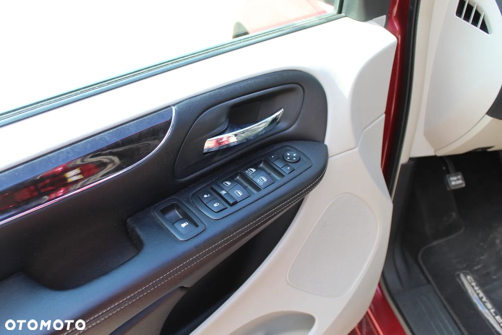 Chrysler Town & Country 3.6 Touring - 8