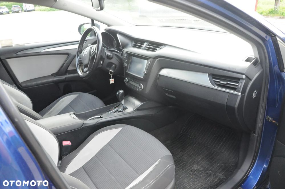 Toyota Avensis 2.0 Premium MS - 10