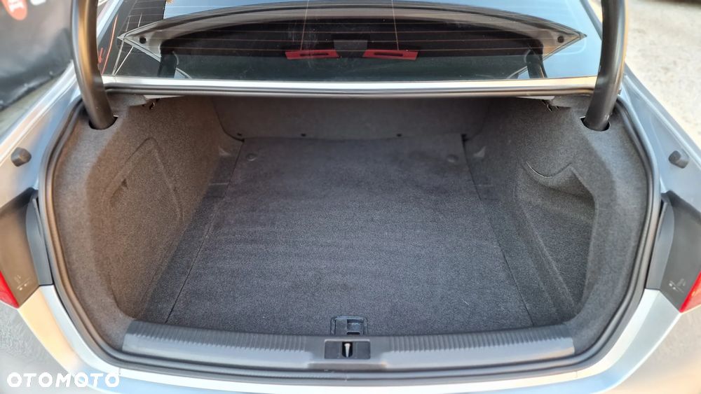 Audi A4 Limousine - 8