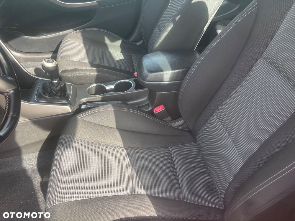 Hyundai i30 1.4 Classic + - 17