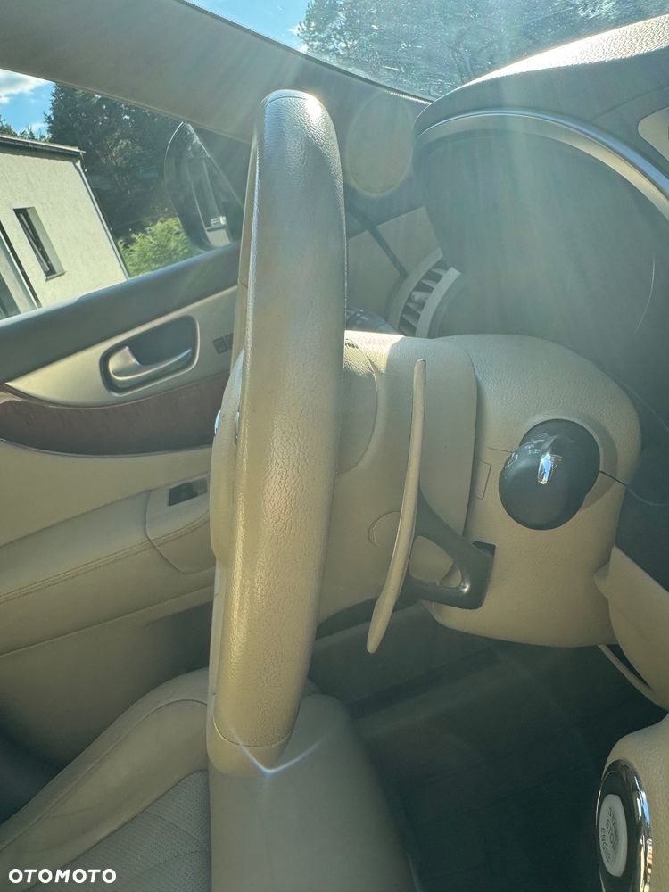 Infiniti QX70 - 37